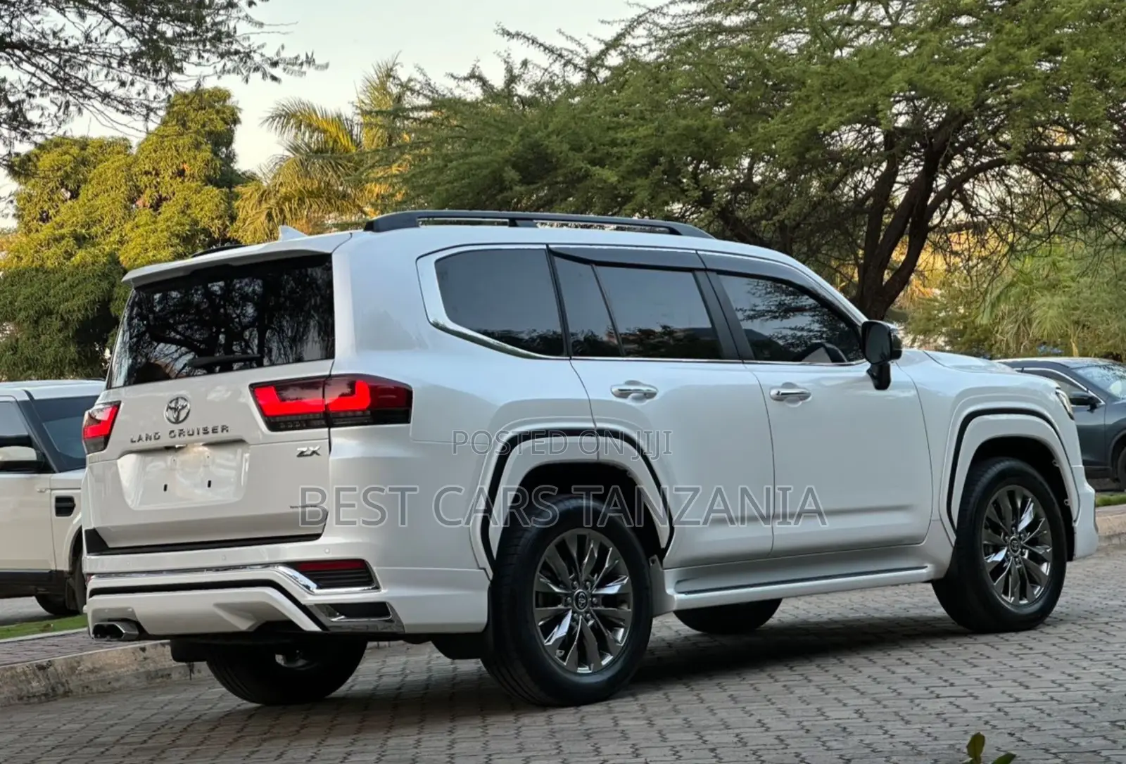 Toyota Land Cruiser 2024 Pearl