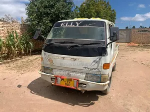 Toyota Dyna 1999 White