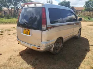 Toyota Noah 2002 Silver