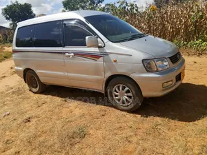 Toyota Noah 2002 Silver