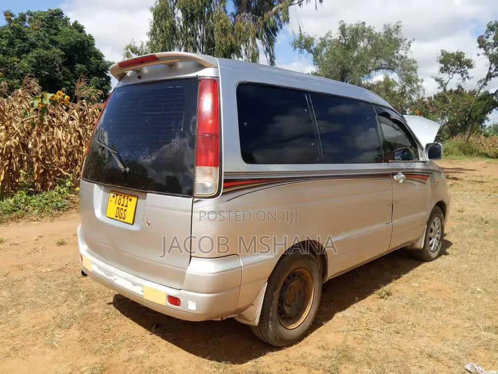 Toyota Noah 2002 Silver