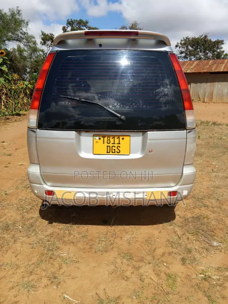 Toyota Noah 2002 Silver