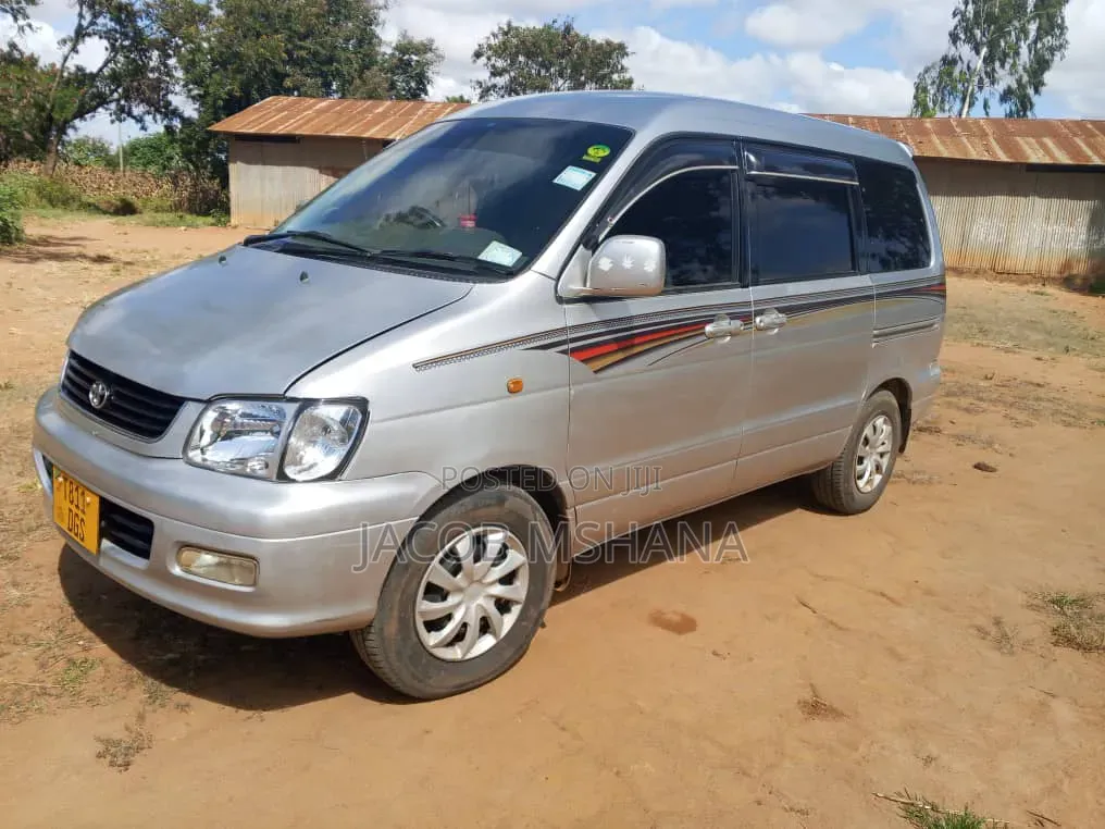Toyota Noah 2002 Silver