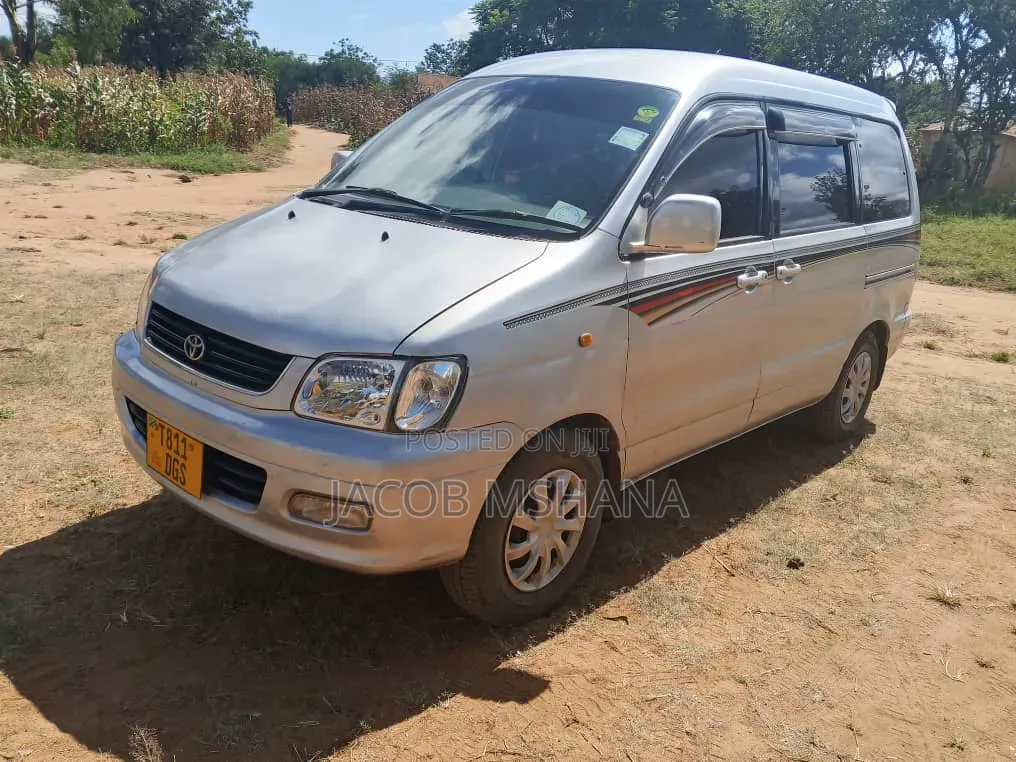Toyota Noah 2002 Silver