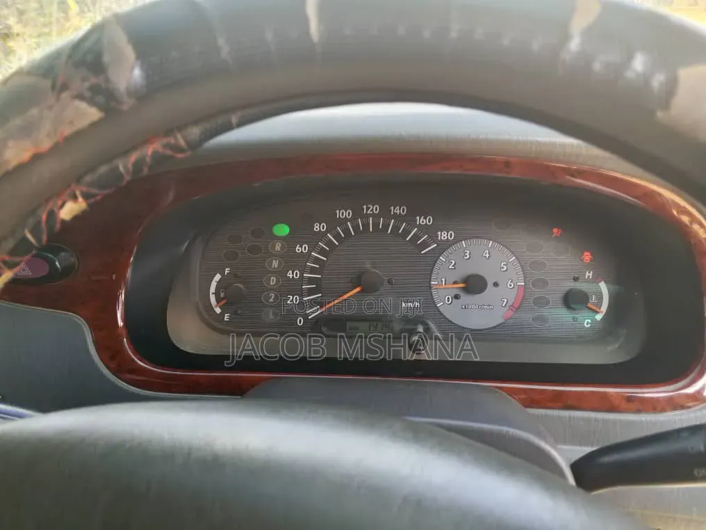 Toyota Noah 2002 Silver