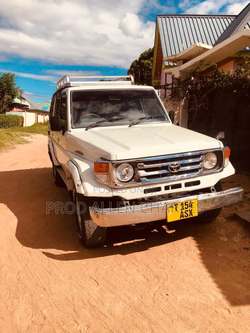 Toyota Land Cruiser 90 1997 White