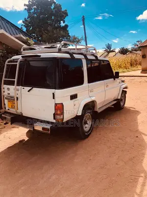 Toyota Land Cruiser 90 1997 White