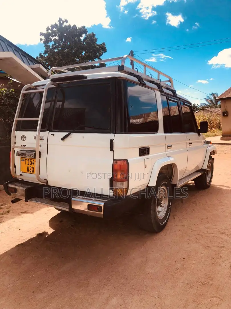 Toyota Land Cruiser 90 1997 White