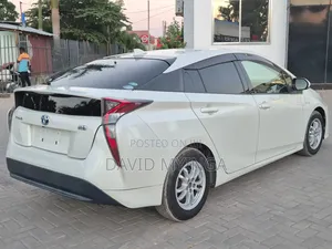 Toyota Prius 2018 Pearl