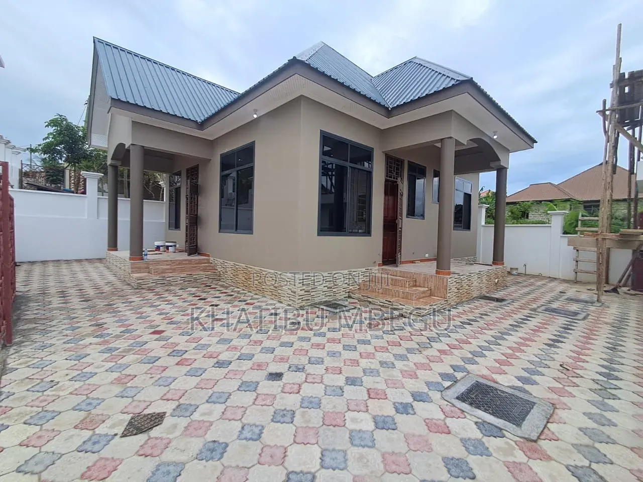 Stand Arone Ya Vyumba Vitatu Vya Kulala Inapangishwa Mbezi Mwisho