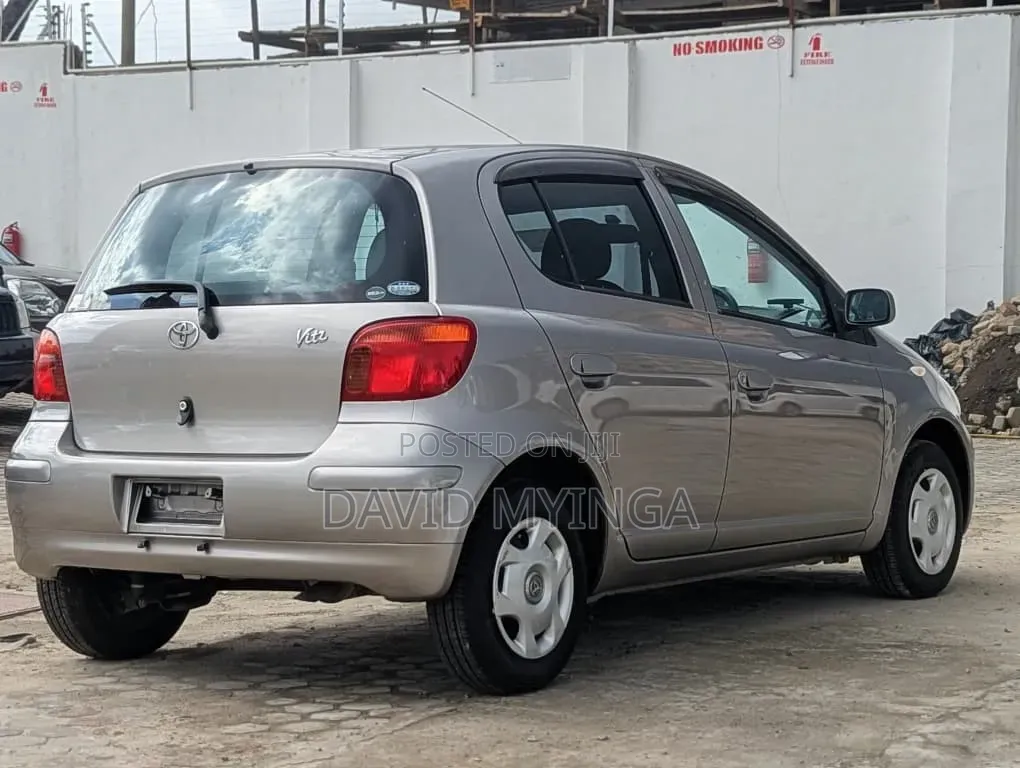 Toyota Vitz 2002 Gray