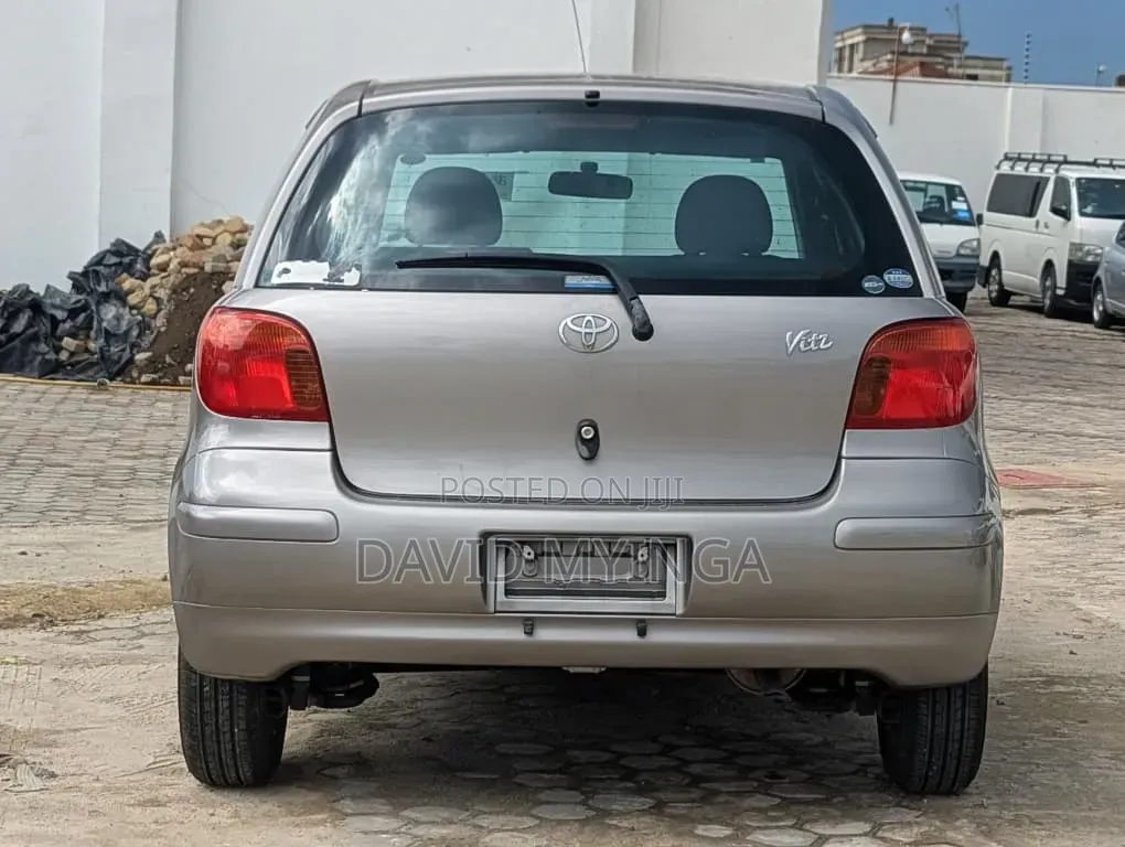 Toyota Vitz 2002 Gray