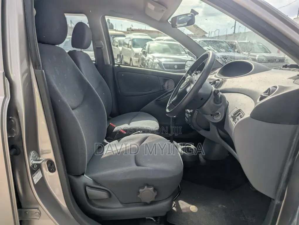 Toyota Vitz 2002 Gray