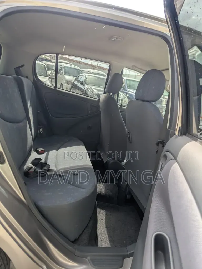 Toyota Vitz 2002 Gray