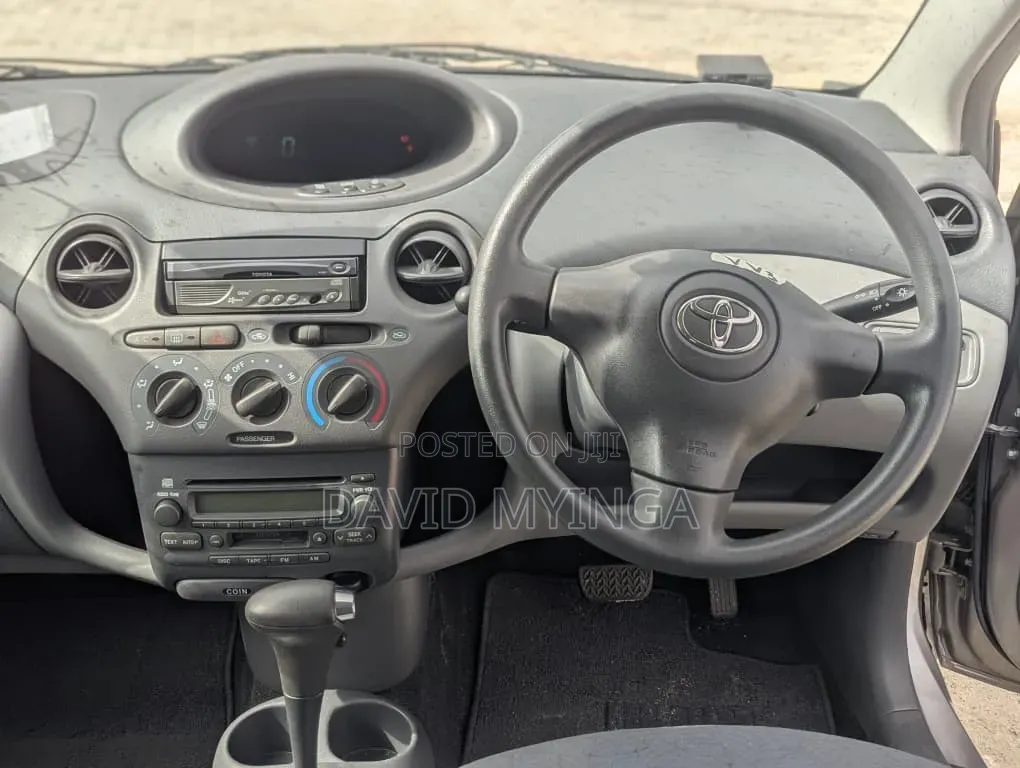 Toyota Vitz 2002 Gray