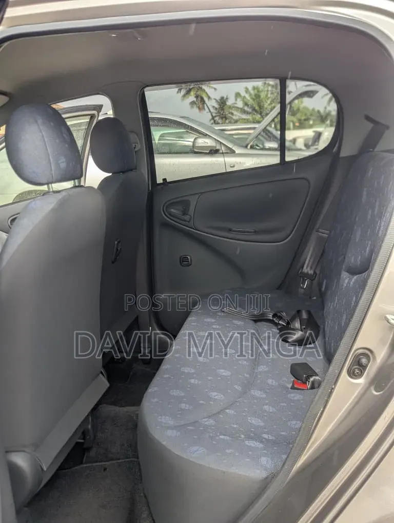 Toyota Vitz 2002 Gray