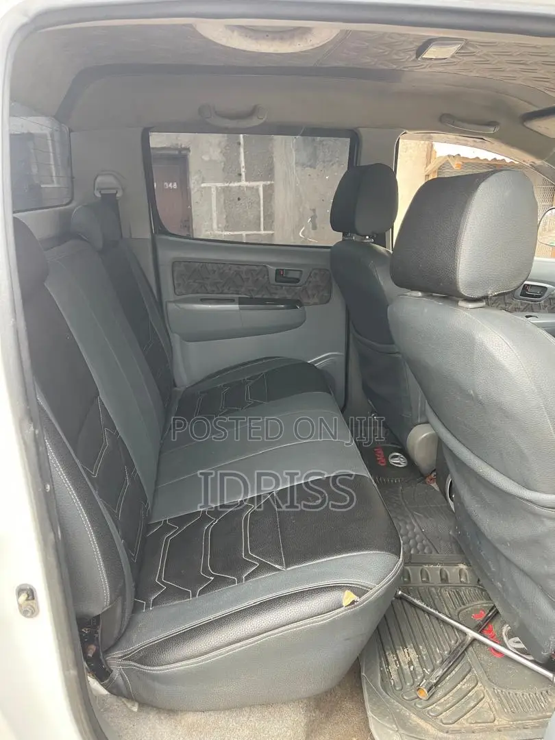 Toyota Hilux 2010 Silver