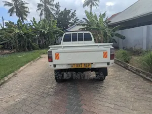 Toyota Hilux 1998 White