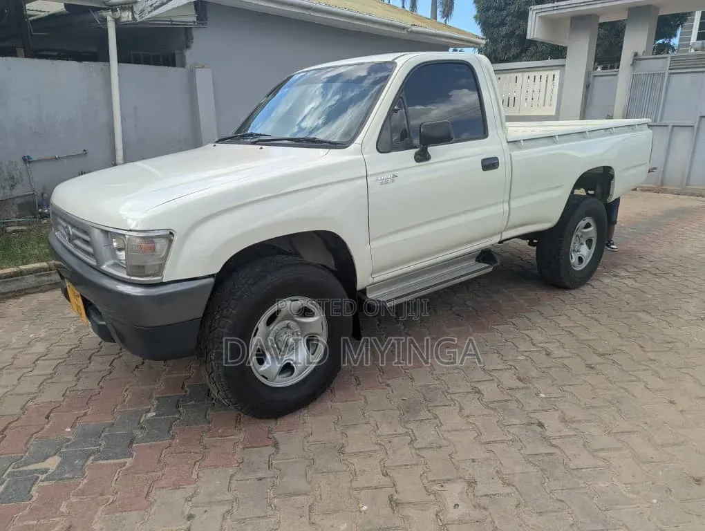 Toyota Hilux 1998 White