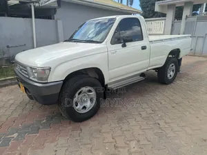 Toyota Hilux 1998 White