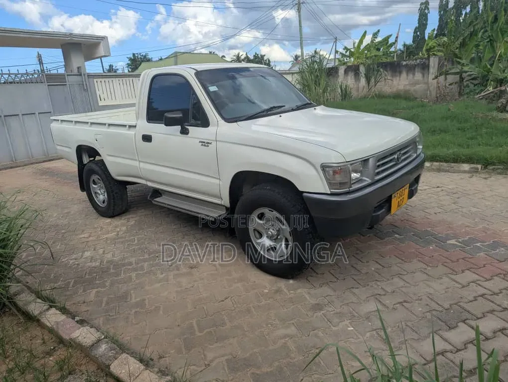 Toyota Hilux 1998 White