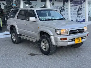 Toyota Hilux Surf 2.7 SSR 2001 White