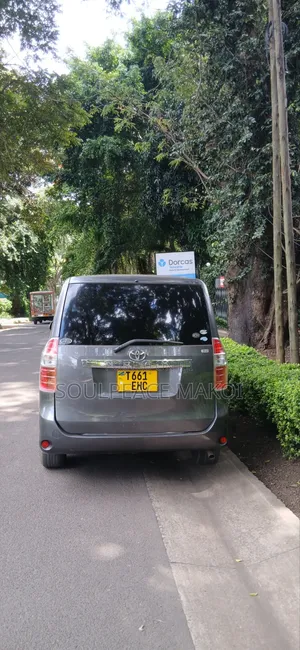 Toyota Noah 2.0 143hp AWD (7 Seater) 2009 Gray