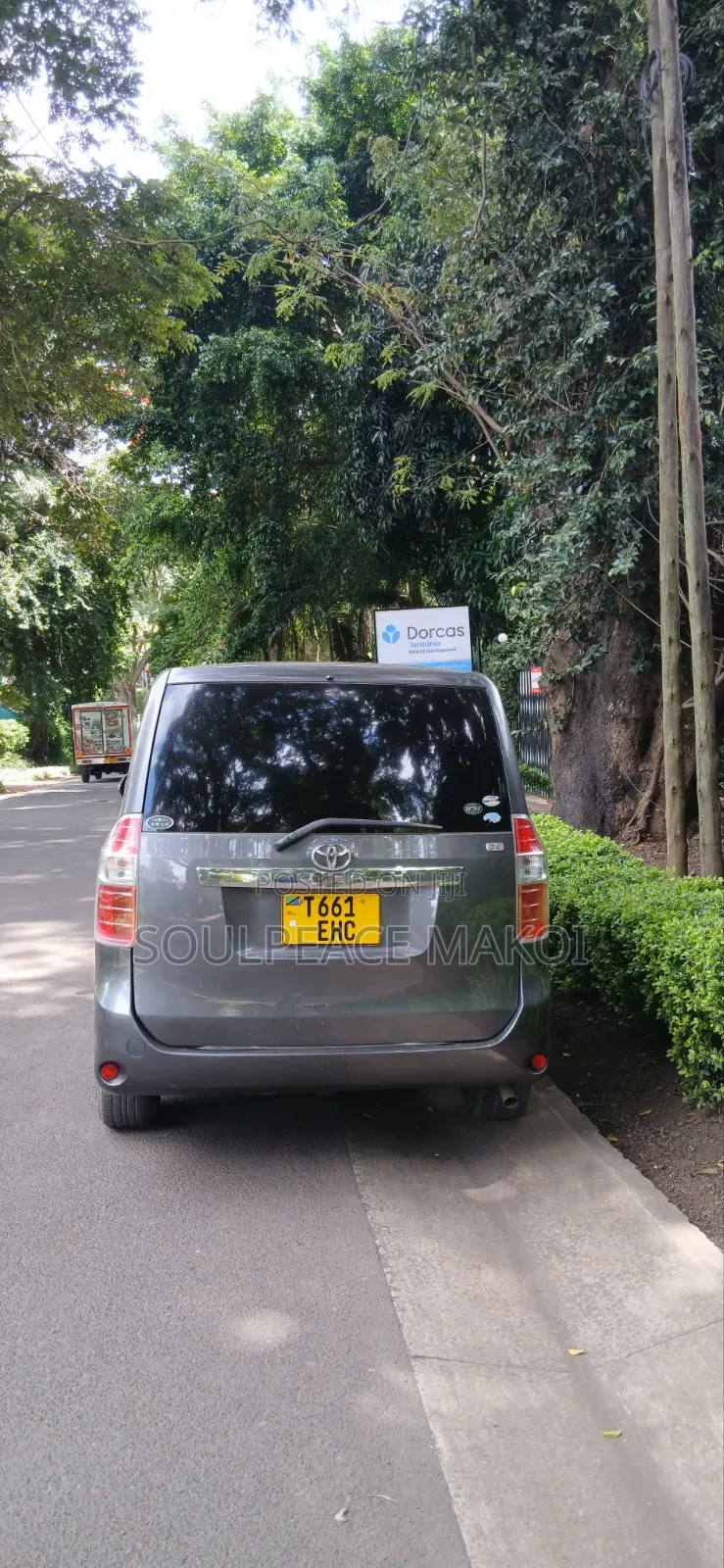 Toyota Noah 2.0 143hp AWD (7 Seater) 2009 Gray