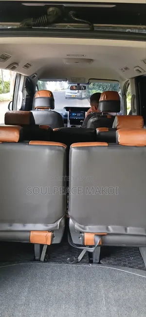 Toyota Noah 2.0 143hp AWD (7 Seater) 2009 Gray