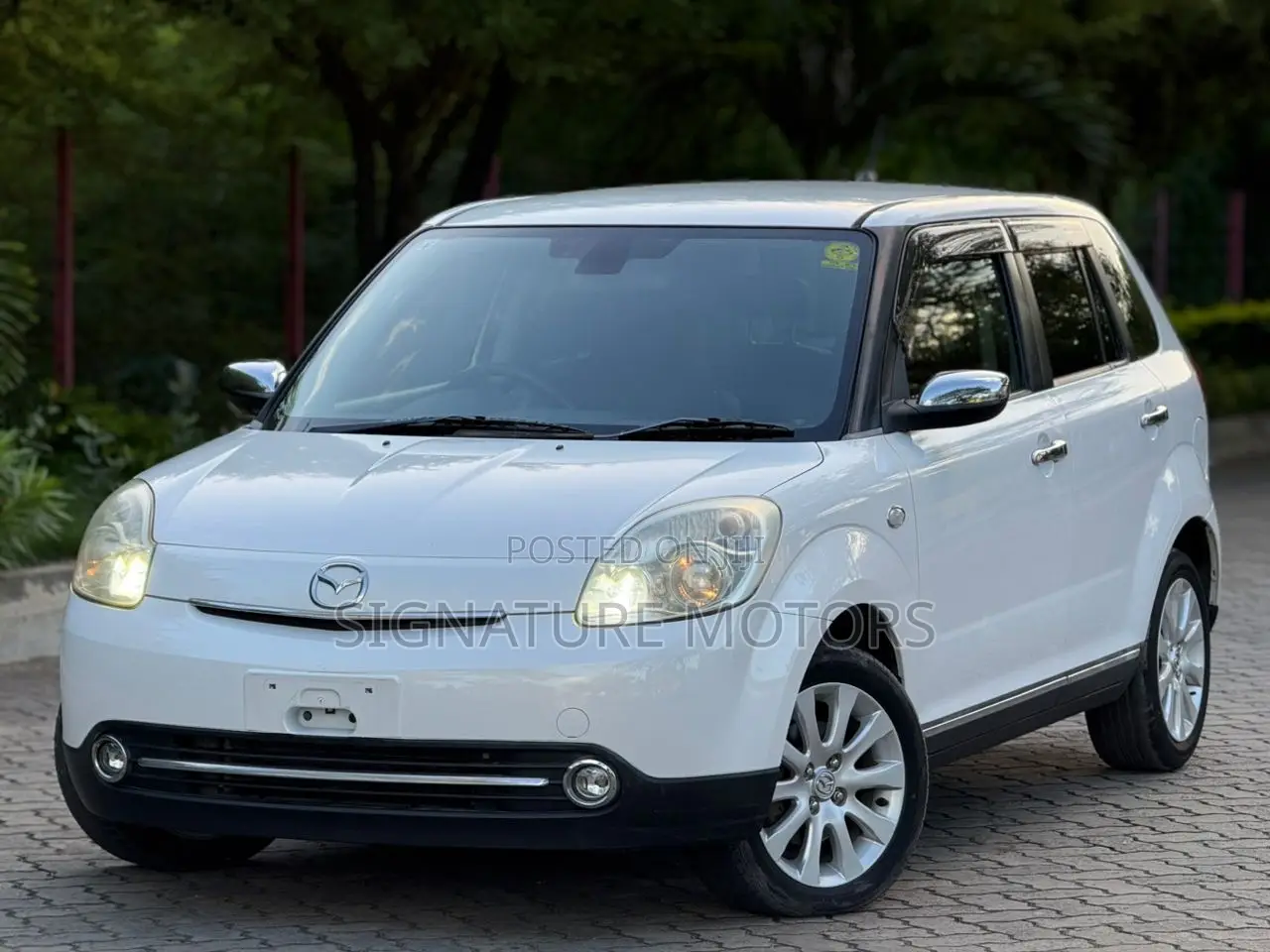 Mazda Verisa 2009 White