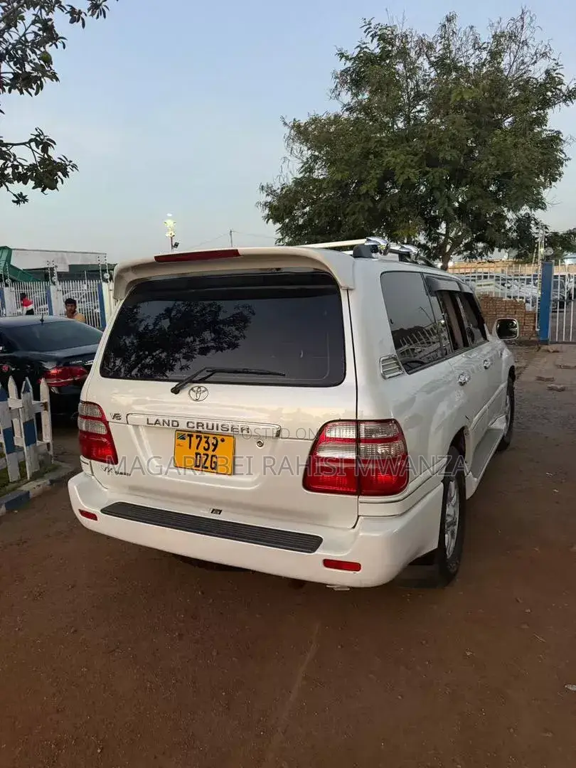 Toyota Land Cruiser Prado 4.0 Petrol GX-R 2006 White