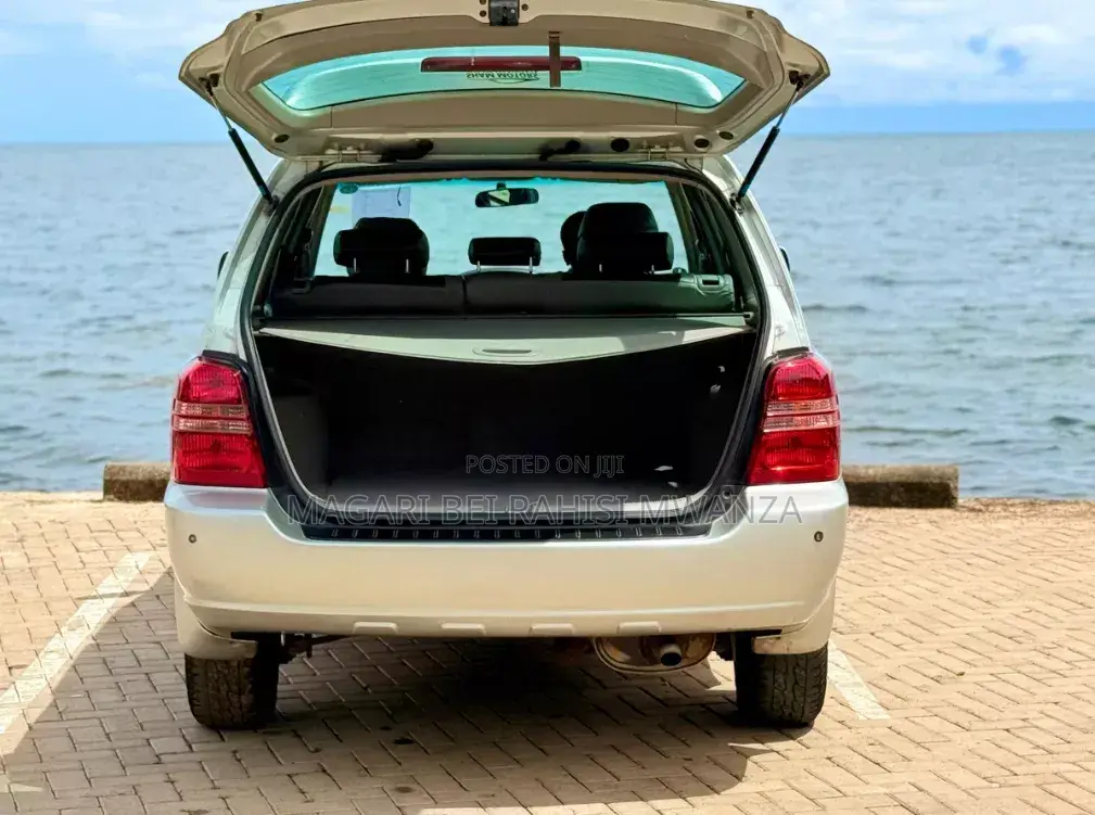 Toyota Kluger 2003 Silver