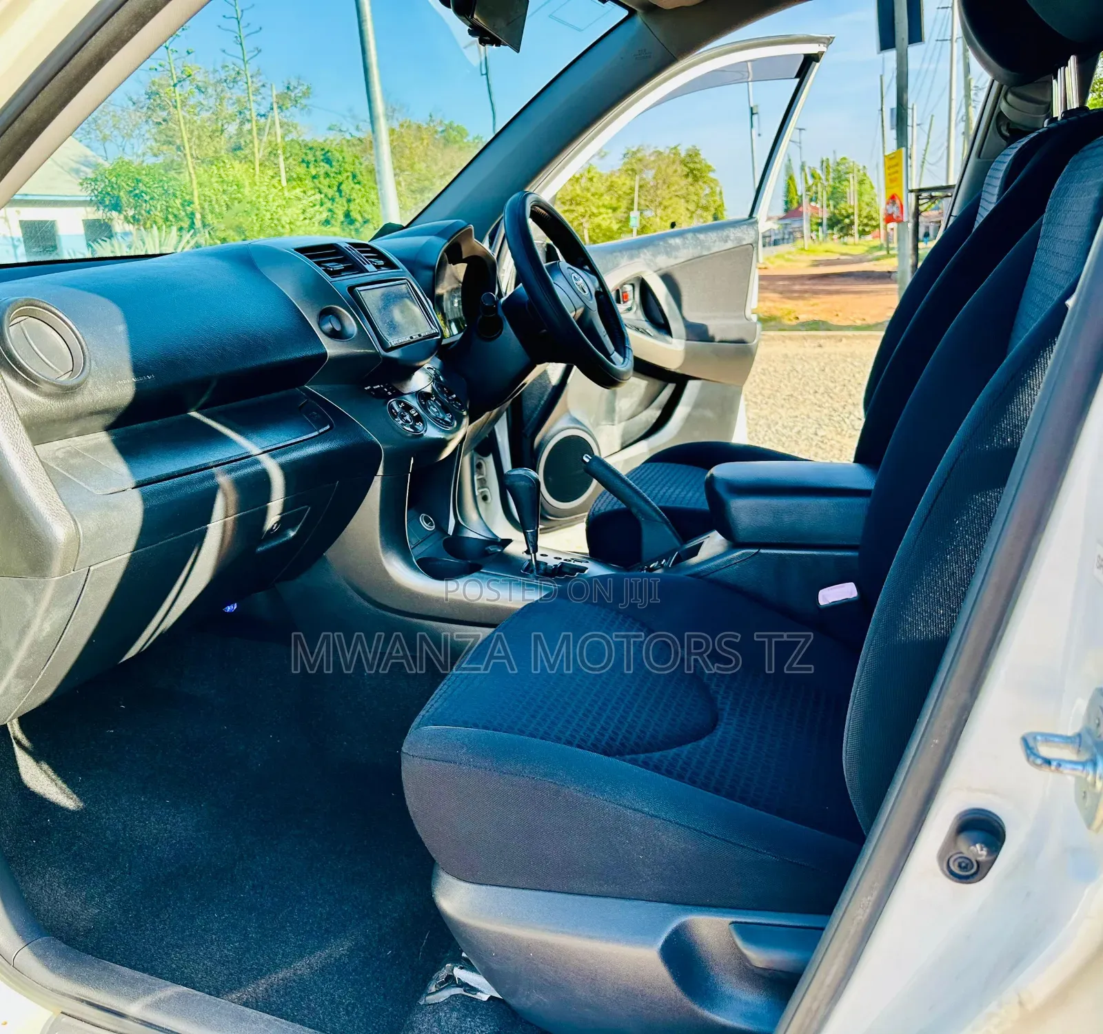 Toyota Vanguard 2009 White