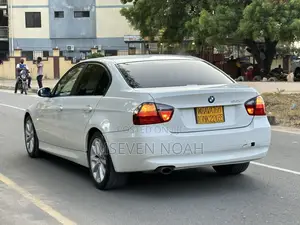 BMW 3 Series 320i RWD 2008 White