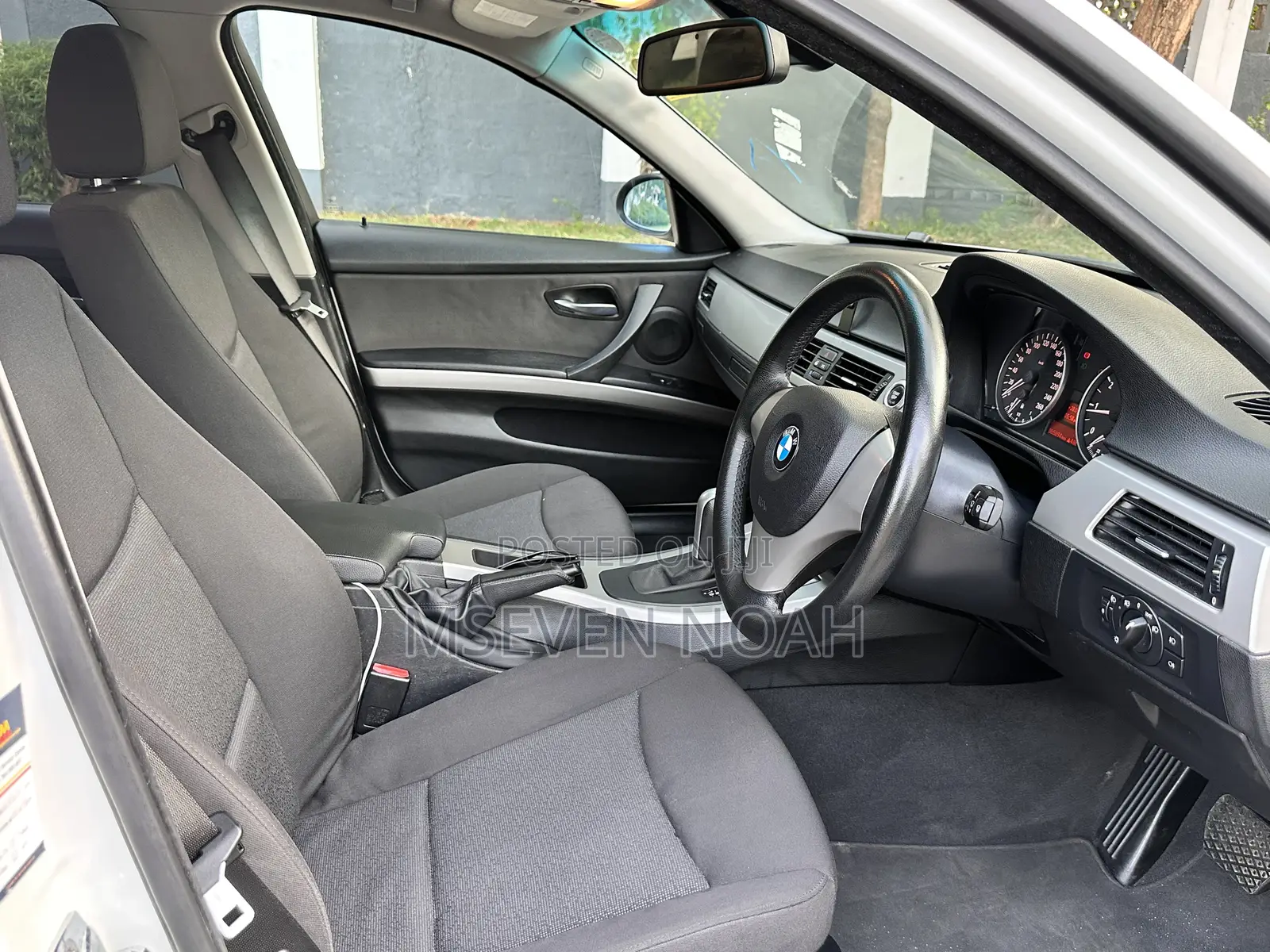 BMW 3 Series 320i RWD 2008 White