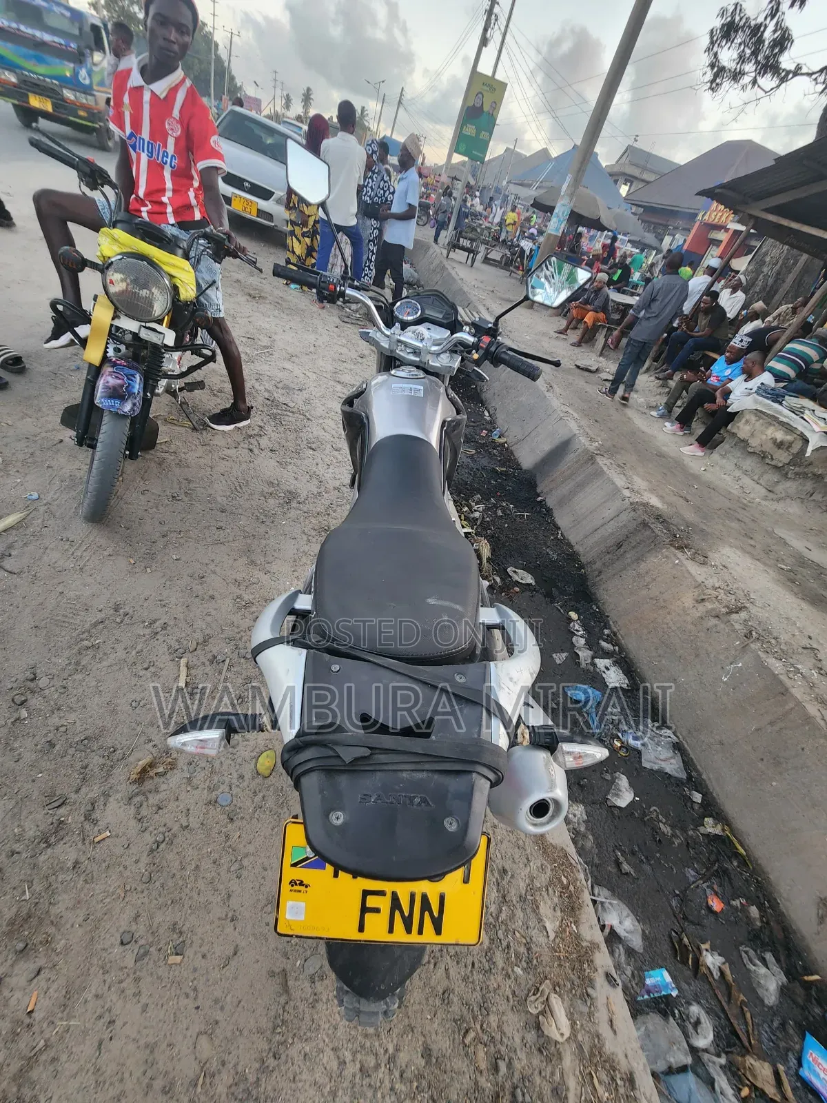 New Honda CB 2025 Silver