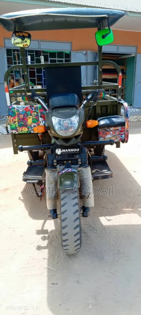 New Bajaj Avenger 200 2025 Black
