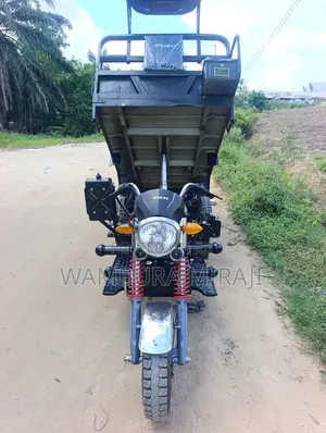 New Honda CB 2025 Black