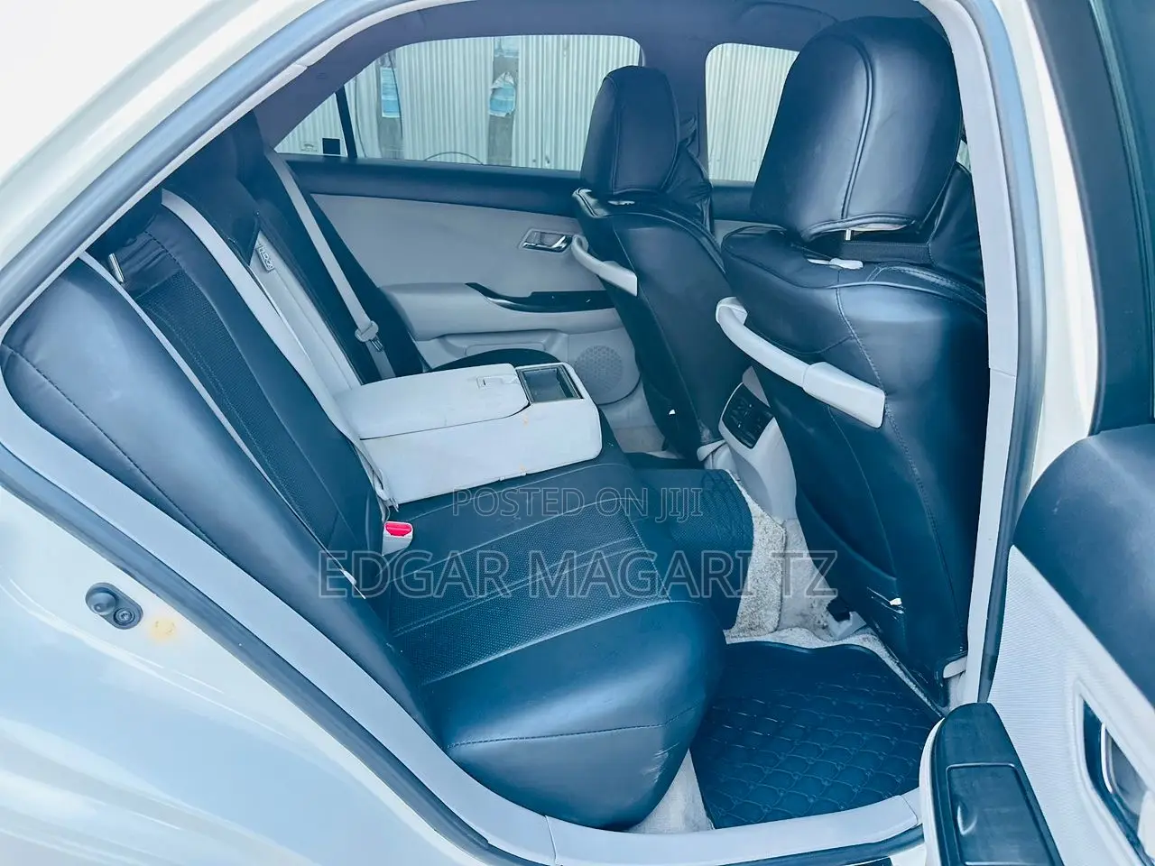 Toyota Crown 2010 White