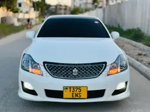 Toyota Crown 2010 White