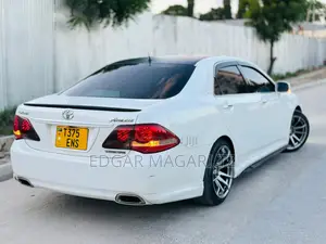 Toyota Crown 2010 White