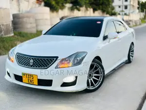 Toyota Crown 2010 White