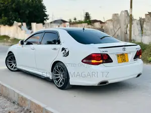 Toyota Crown 2010 White