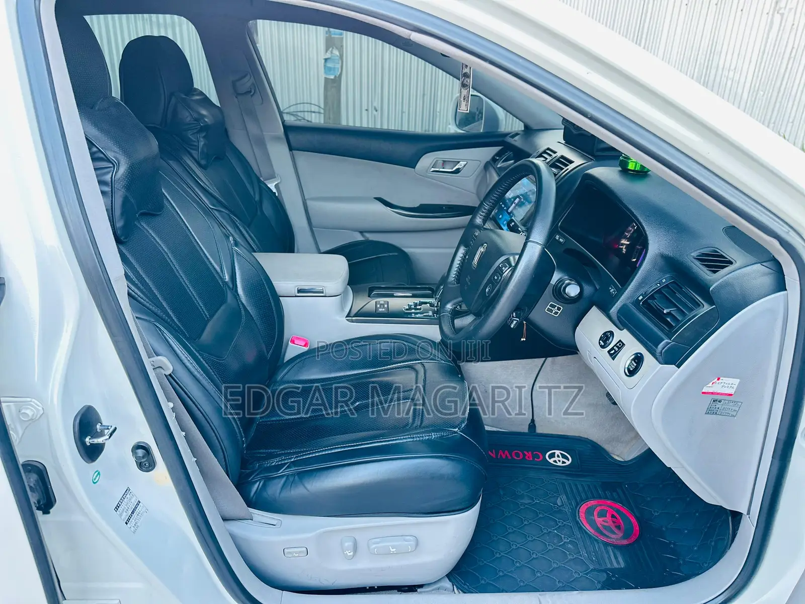 Toyota Crown 2010 White