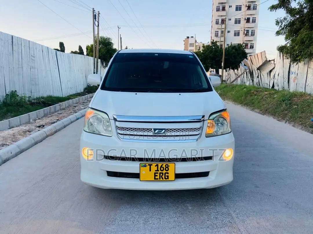 Toyota Noah 2008 White