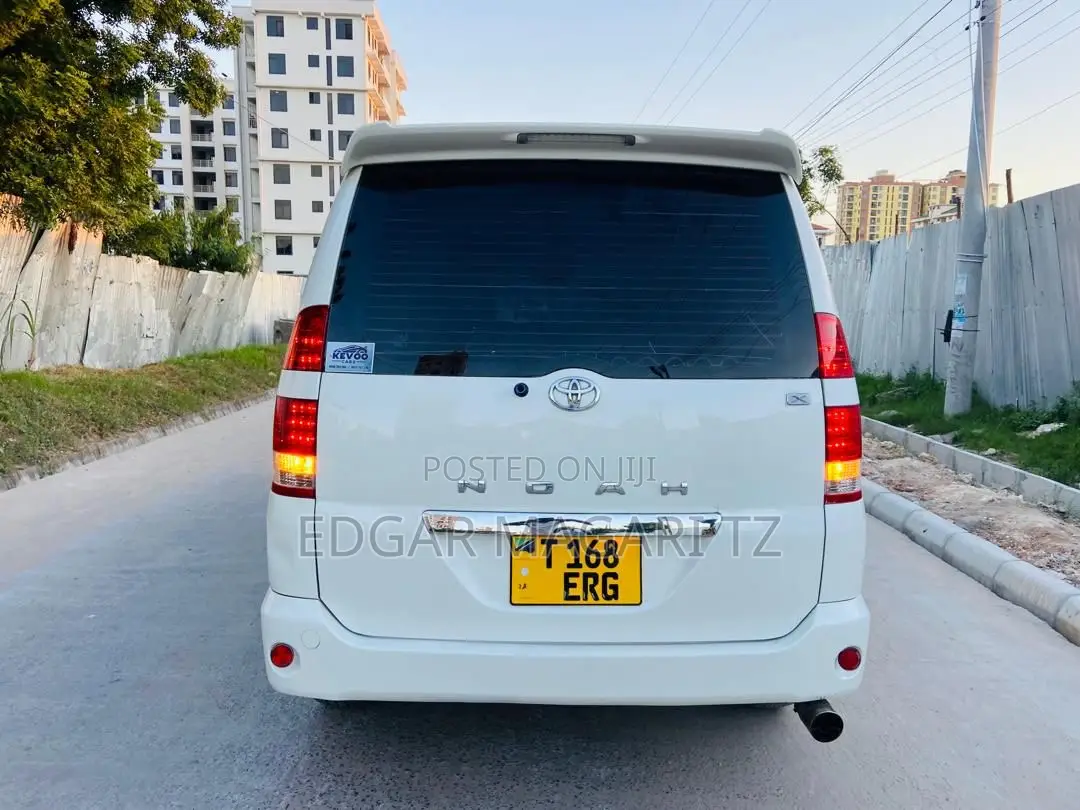 Toyota Noah 2008 White