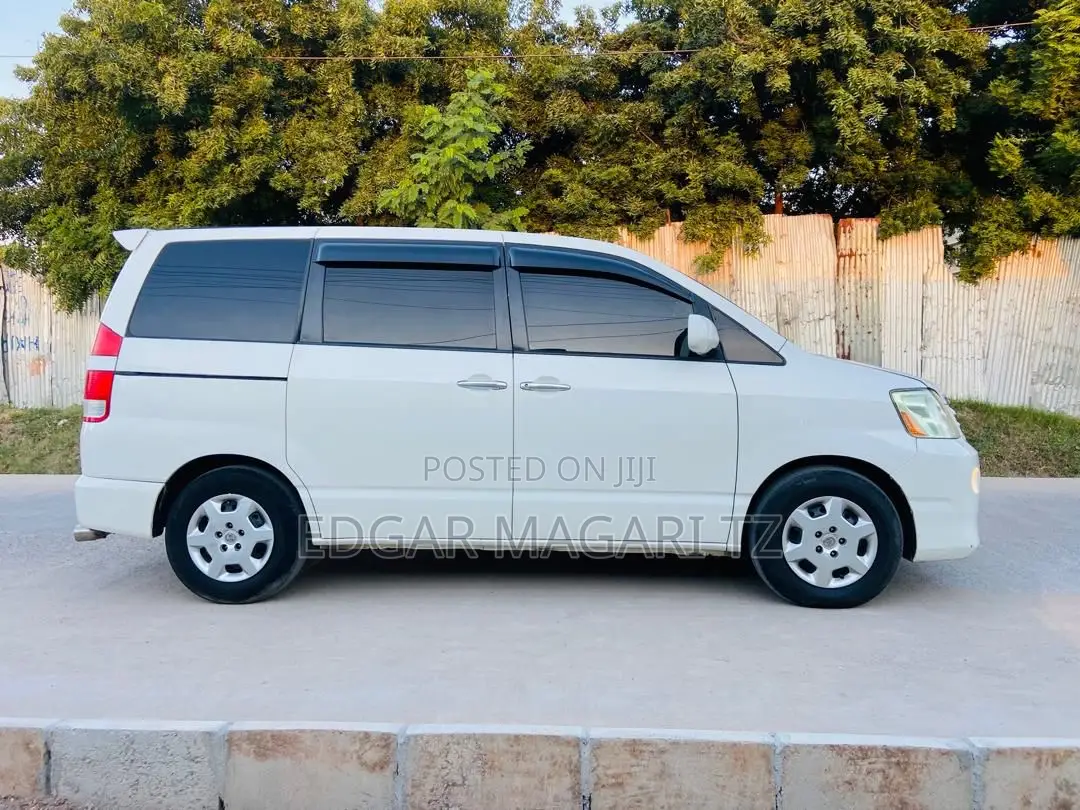 Toyota Noah 2008 White