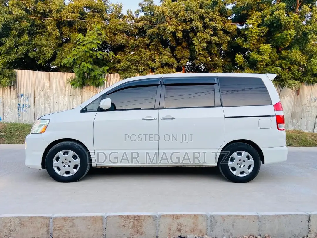 Toyota Noah 2008 White