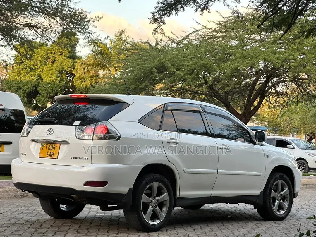 Toyota Harrier 2005 White