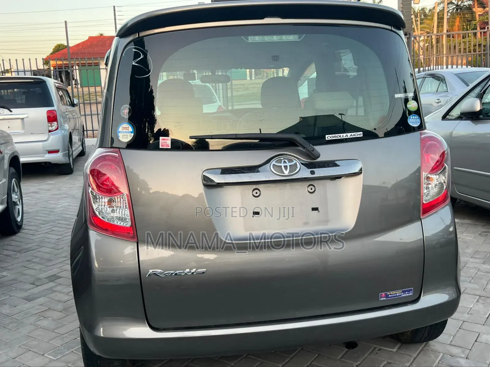 Toyota Ractis 1.5 FWD 2009 Gray